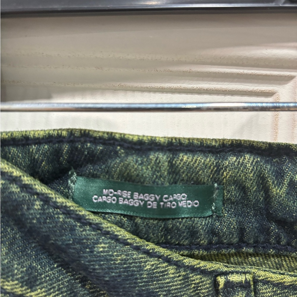 Women’s Mid-Rise baggy Green Cargo Pants - Picture 8 of 8
